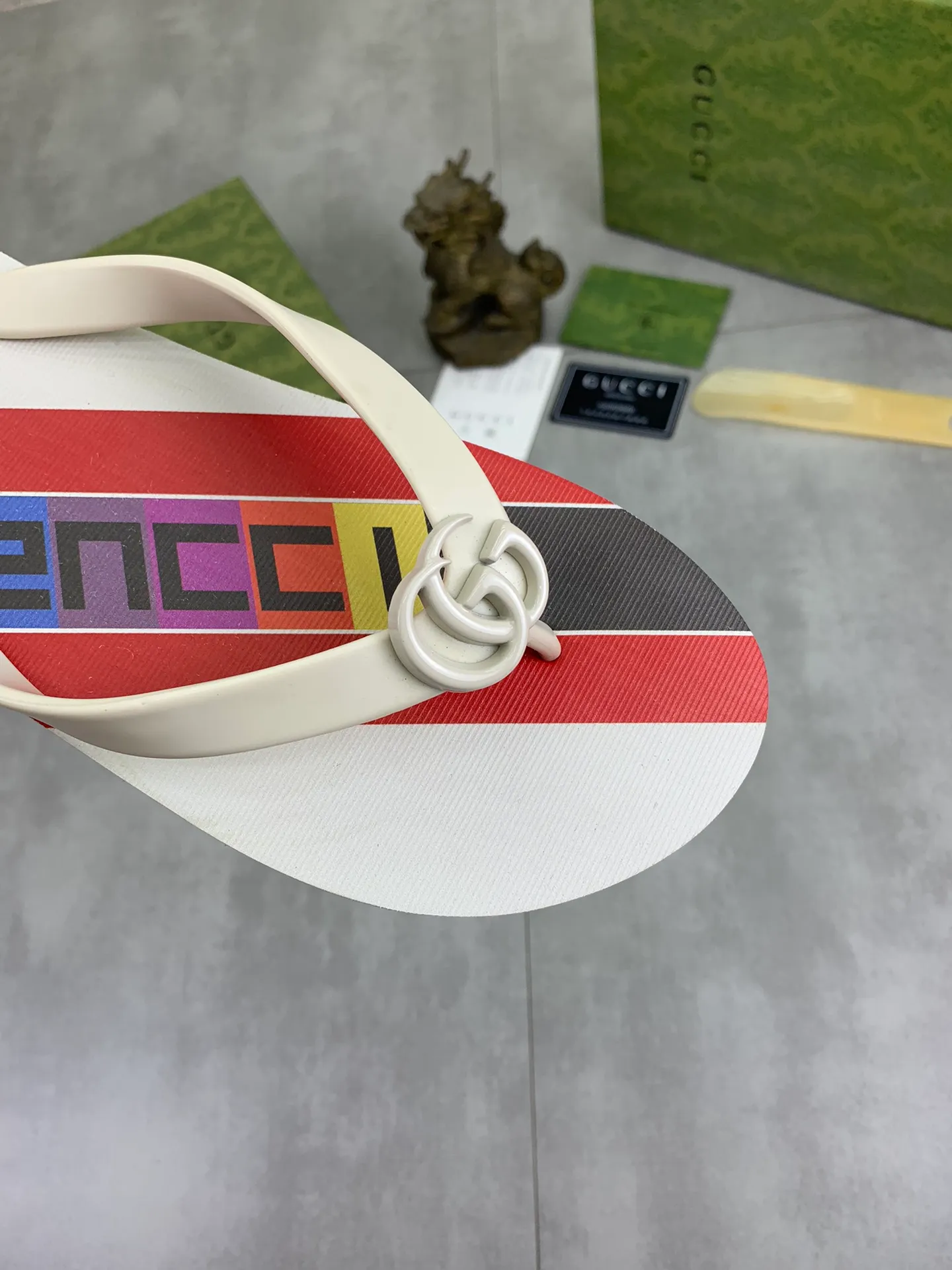 Men's men's shoes 💰P220💰【New style】🆘【GUCCI】Official website's popular Gucci adult couple 🧑‍🤝‍🧑 style, children's flip-flops are on sale at the counter simultaneously! Original fabric imported from Italy. Original bottom provided by the original factory. Size: Adult 36-45. Children’s size: 30-37. Multiple colors available.